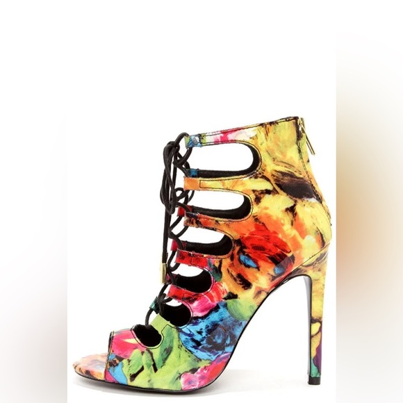 Steve Madden Cythiaa Floral Multi Lace-Up Peep
Toe Booties Size 7.5 - Picture 1 of 16